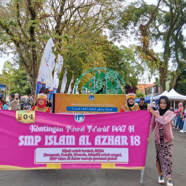 SMP Islam Al Azhar 18 Salatiga Raih Juara Harapan 3 pada Pawai Ta’aruf Kota Salatiga