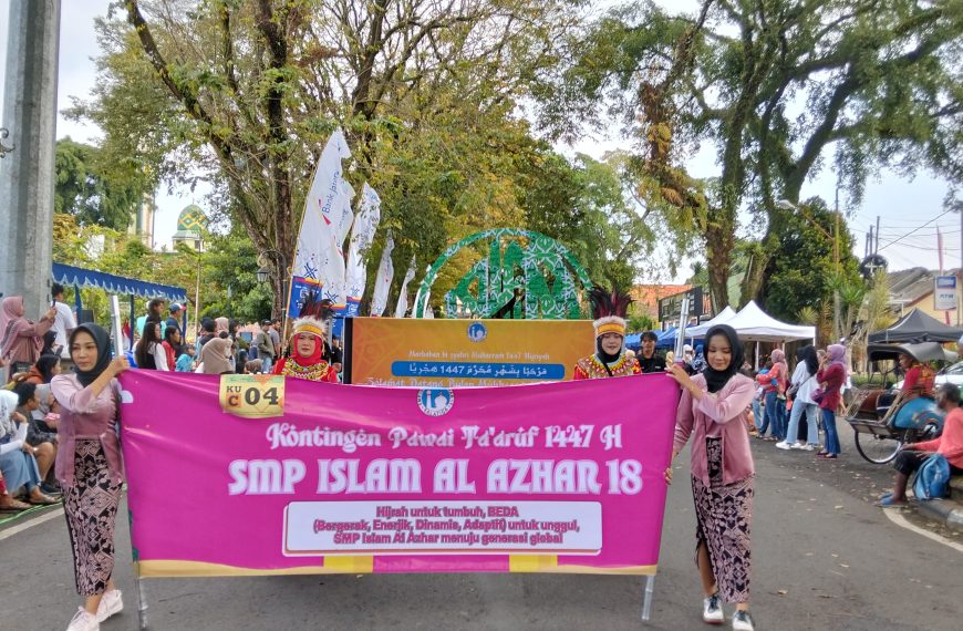 SMP Islam Al Azhar 18 Salatiga Raih Juara Harapan 3 pada Pawai Ta’aruf Kota Salatiga