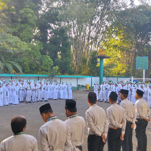 SMP Islam Al Azhar 18 Salatiga Tanamkan Karakter Lewat Kegiatan Ikrar Pagi