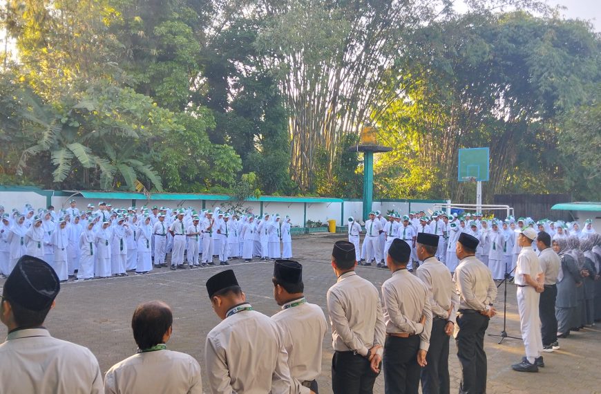 SMP Islam Al Azhar 18 Salatiga Tanamkan Karakter Lewat Kegiatan Ikrar Pagi