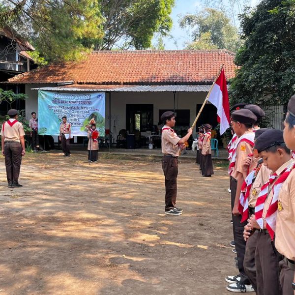 SMP Al Azhar 18 Salatiga Selenggarakan Kegiatan Kemah Wujudkan Pembelajaran Karakter Melalui Pengalaman di Alam Terbuka